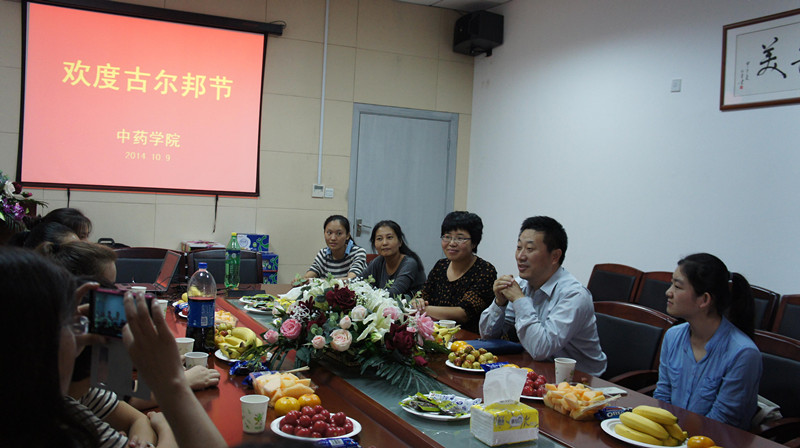 共庆民族节日  共襄和谐愿景――色情动漫
“欢度古尔邦节”座谈会