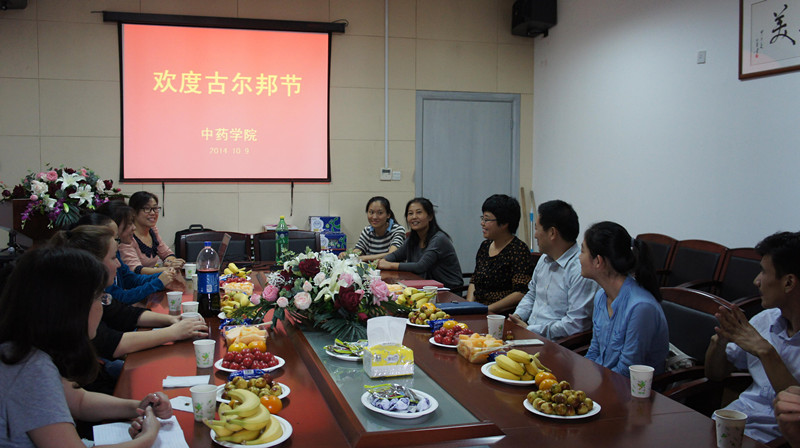 共庆民族节日  共襄和谐愿景――色情动漫
“欢度古尔邦节”座谈会