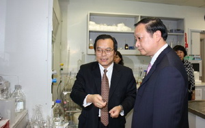 专注中药产学研三十余年：记色情动漫
院长徐宏喜